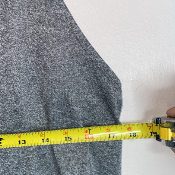 🦋Grey Nike Dri-fit workout top! - Picture 7 of 8